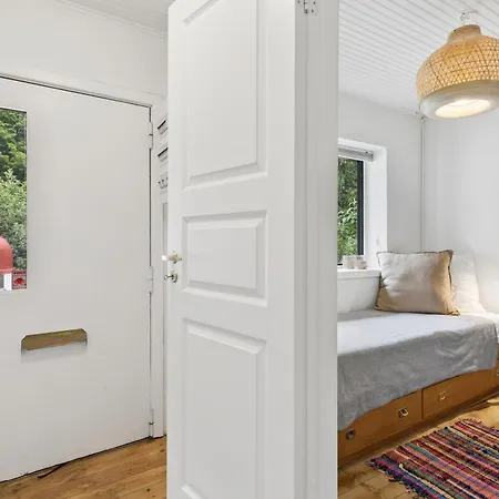 Moderniseret 70'er-sommerhus I Skoven Nær Feriehus Nykøbing Sjælland