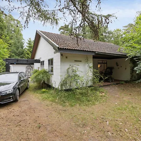 Moderniseret 70'er-sommerhus I Skoven Nær *
